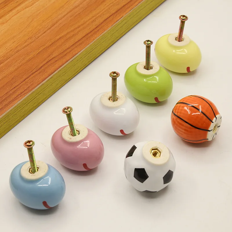 カラフルなキャビネットドアハンドルサッカーバスケットボールフ - Badminton Zone のレビューと価格